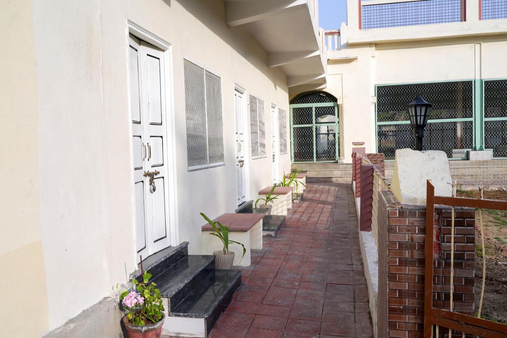 Shree Krishna Bhakti Ashram Hotel Vrindāvan Eksteriør billede